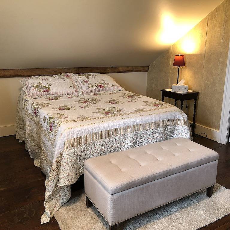 Vollständig Wiederhergestelltes Haus Von 1700, Umgeben Von Farmland in Lancaster County