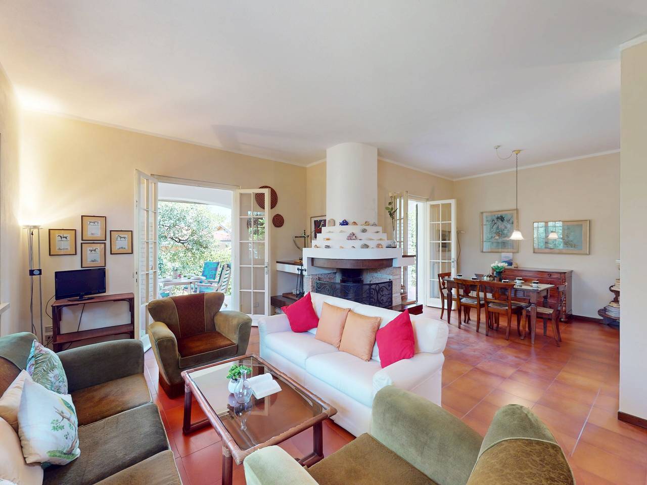 Villa Valentine Lakeside by Bookinggard in Colombare, Sirmione