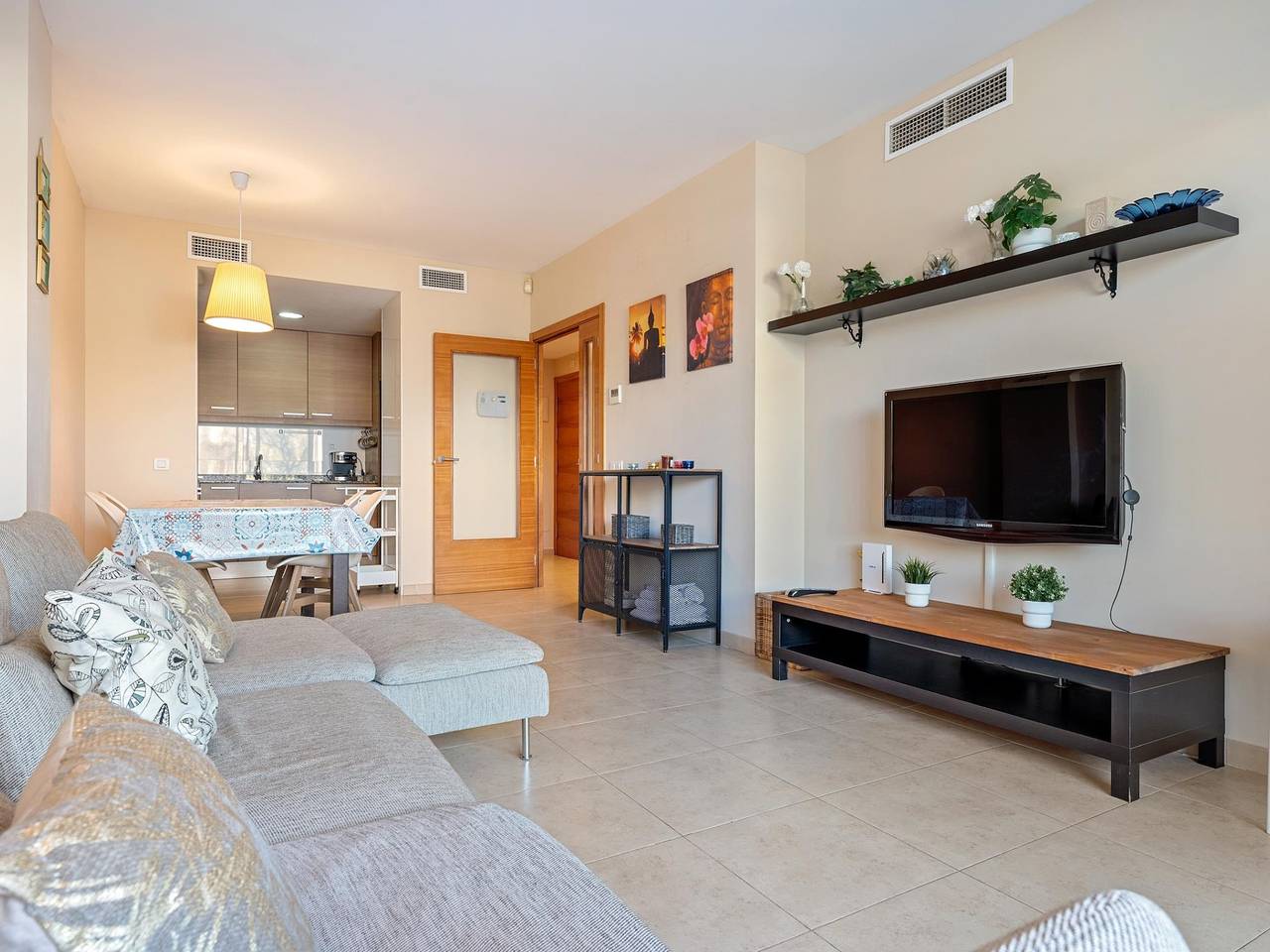 Entire holiday apartment, Apartment with terrace & pool 5min beach in Sant Feliu de Guíxols, Costa Brava