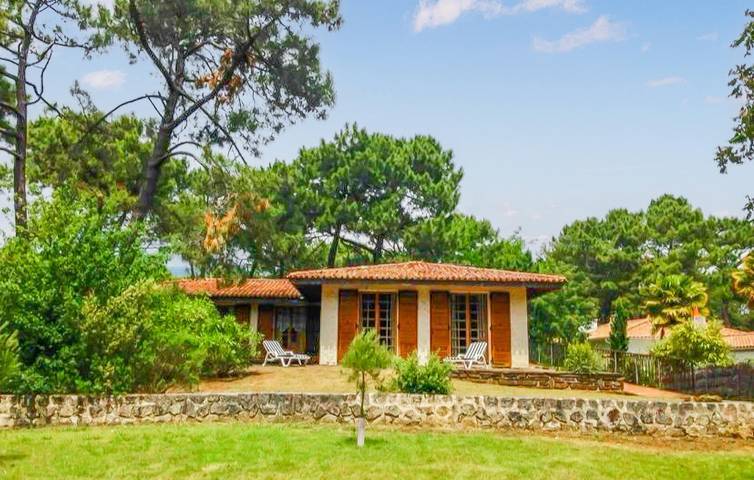 Location de vacances pour 12 personnes, avec terrasse et jardin à Les Mathes - 3