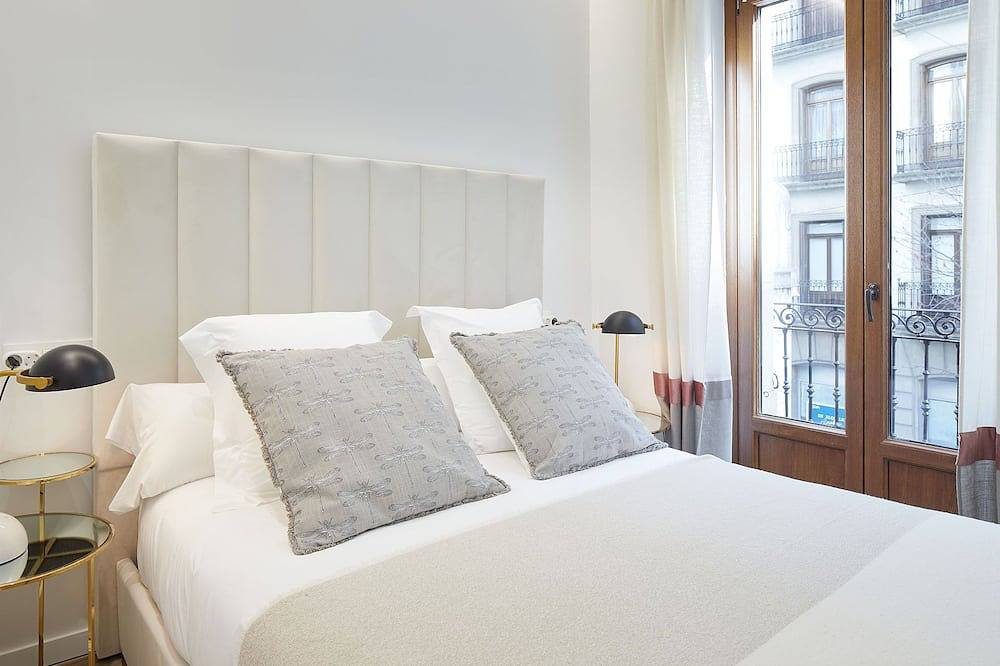 Entire apartment, Idiakez by Feelfree Rentals in Playa de la Concha, San Sebastian