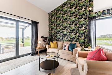 Log Cabin for 14 People in Oxfordshire, South East England, Photo 4