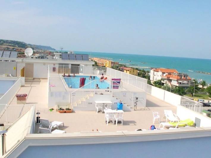 Gîte pour 6 personnes, avec balcon et piscine à Cupra Marittima - 2