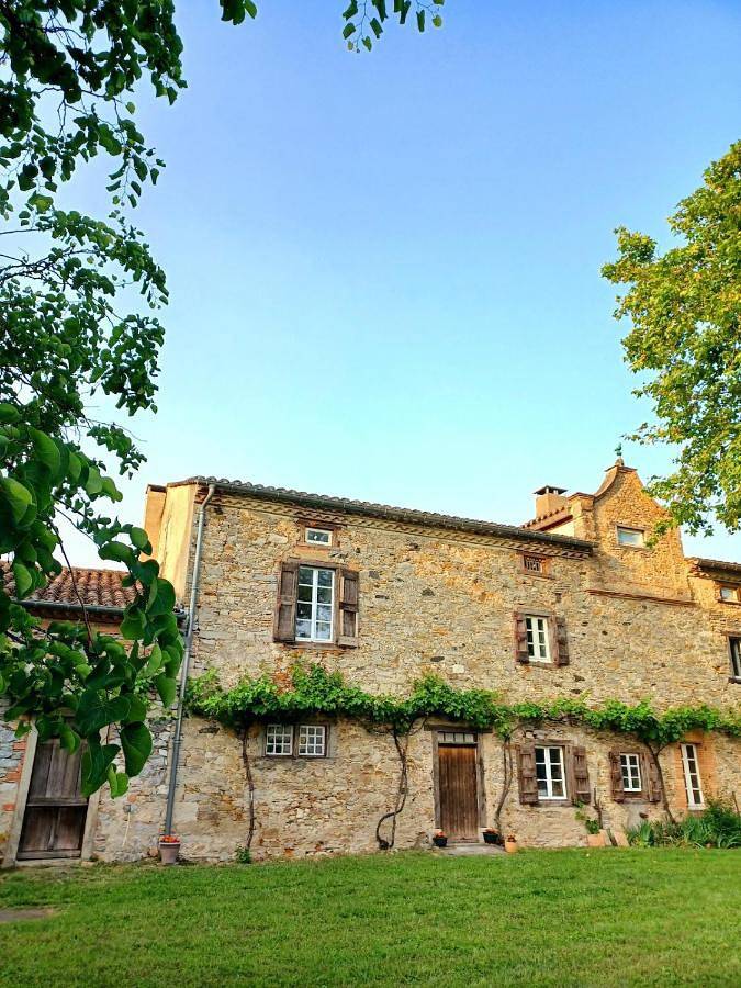 Gîte pour 2 personnes, avec Terrasse ainsi que Jardin et Vue à Garrevaques