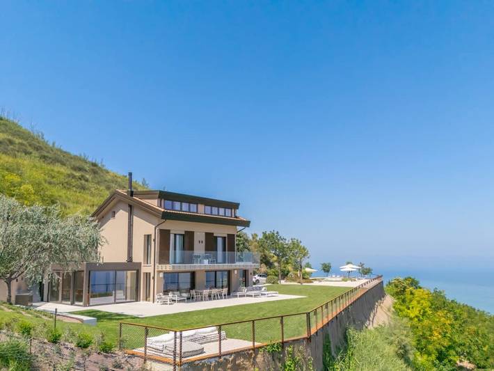 Ferienhaus für 8 Personen, mit Balkon und Terrasse sowie Garten in Pesaro