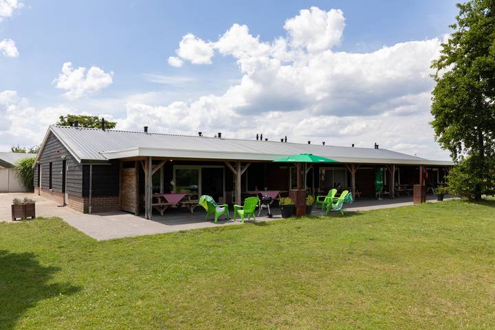 Ferienhaus für 24 Personen, mit Terrasse und Garten in den Niederlande