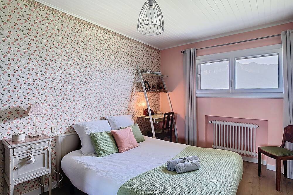 Appartement entier, \"Belle Chartreuse\" : gîte à la campagne avec vue sur les montagnes in Saint-Laurent-du-Pont, Isère
