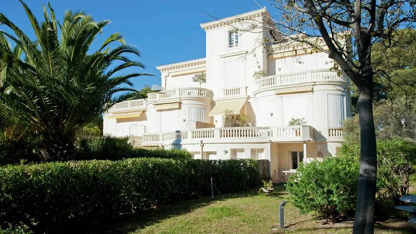 Gîte pour 5 personnes, avec jardin et piscine dans Boulouris