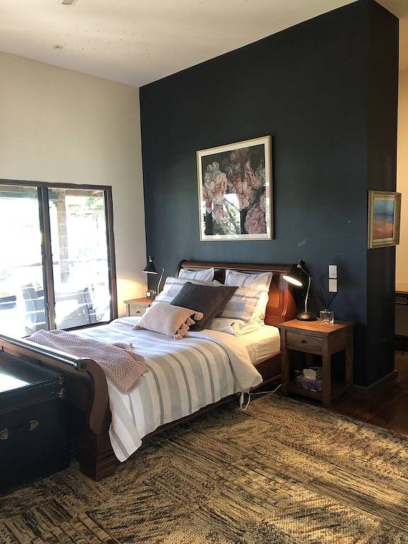 Holiday home for 12 people, with garden and terrace as well as hot tub in Maleny