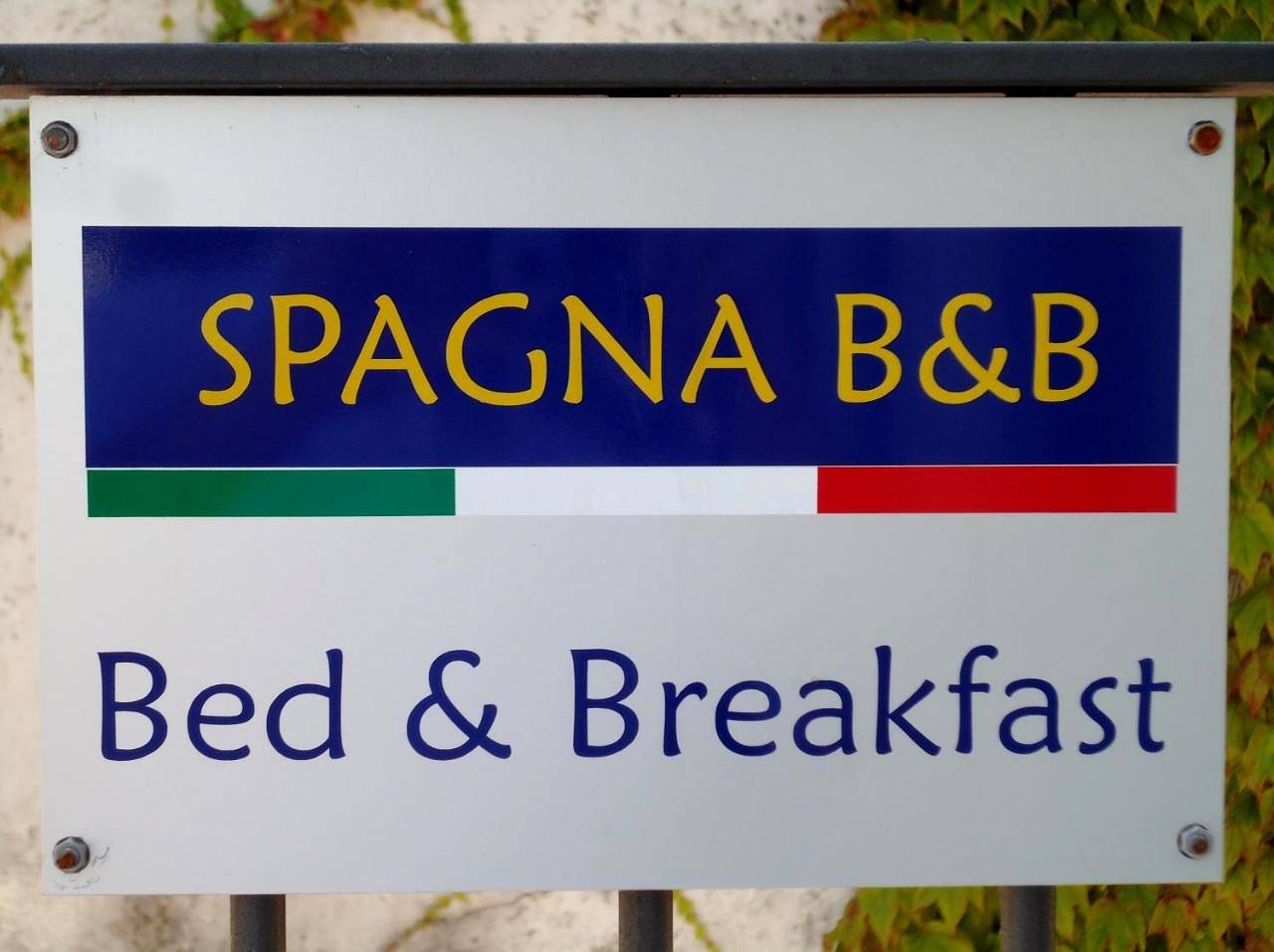 Double or Twin Room with Shared Bathroom in Verona, Verona Provinz