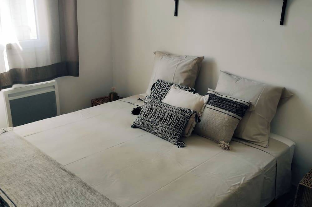 Nice air-conditioned villa with private pool in Noves, Region de Arles