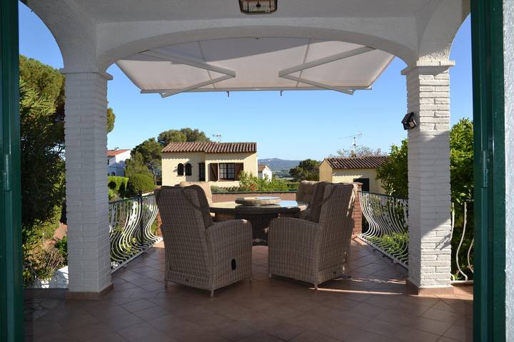 Casa rural con piscina para 4 personas, con vistas y jardín además de balcón y piscina en Provincia de Gerona - 4