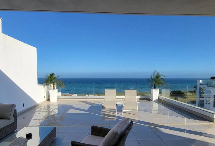 Apartamento para 5 personas, con piscina y vistas además de terraza y sauna, Se admiten mascotas en La Alcaidesa