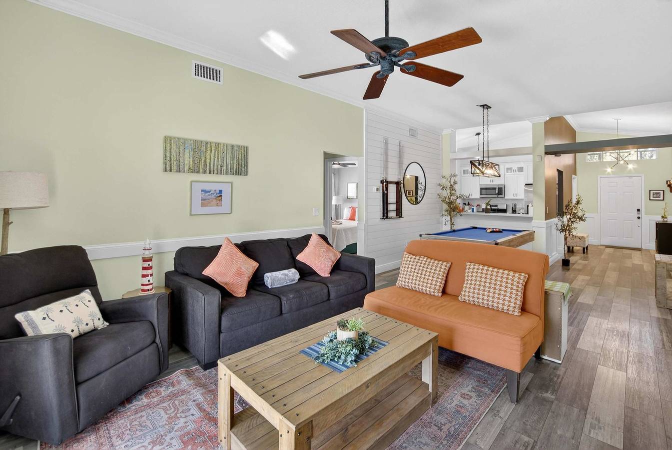 Lakefront 4-Bedroom Home with Pool in Tampa Bay