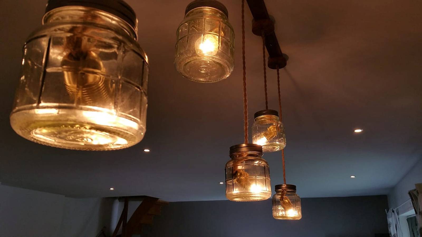 Landhaus 'L'Ostalou' mit Bergblick und gemeinsamer Terrasse in Laurie, Region Saint-Flour