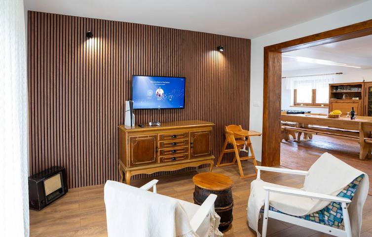 Geräumige 2-Zimmer-Wohnung mit beheiztem Pool und WLAN in bester Lage in Lika-Senj