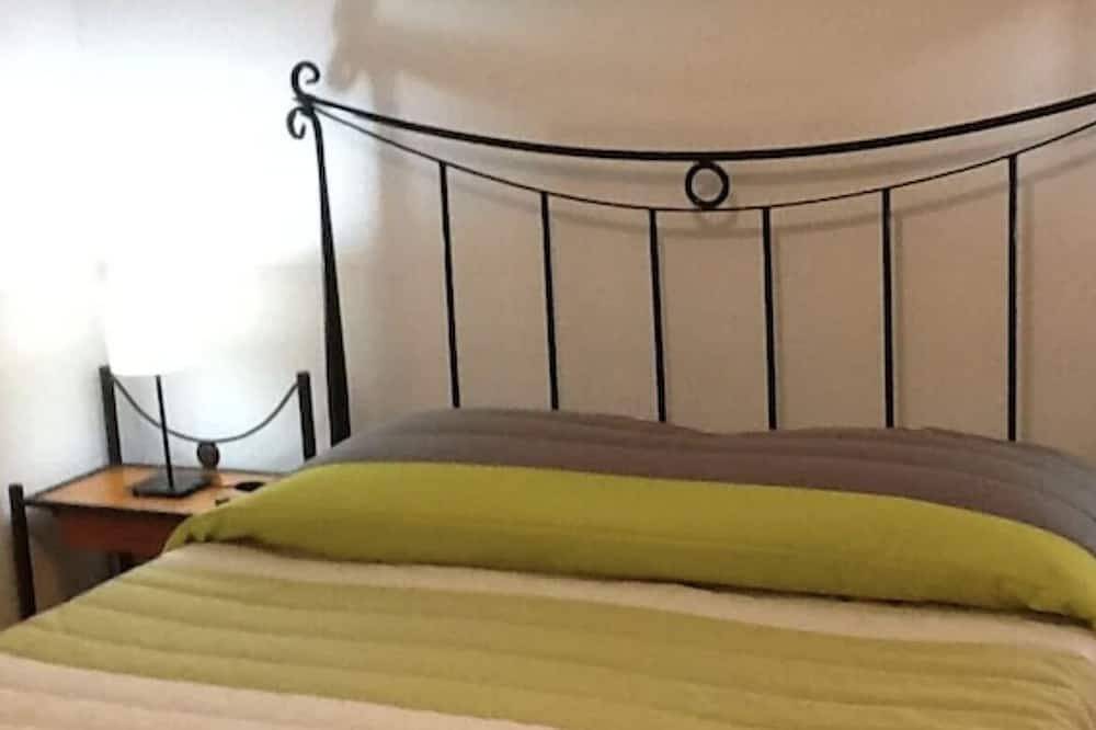 Villa In The Center Of Funchal With Stunning Views Over The Bay in Funchal (São Pedro), Isla de Madeira