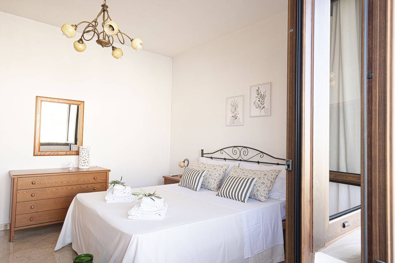 Entire apartment, Ulivo Apartment with Private Terrace, Balcony and Wi-Fi in Gagliano del Capo, Lecce Province