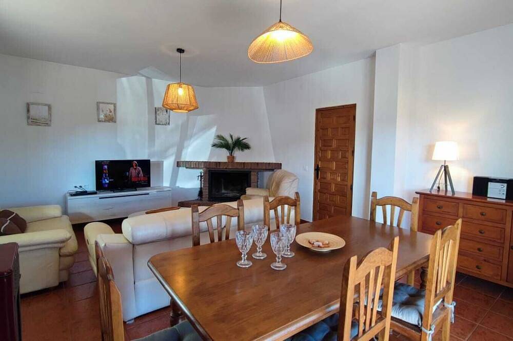 Torcal 1 - Magnificent Villa for 8 People, Heated Pool, A/C, Wifi, Pet friendly! in Comares, Málaga Province