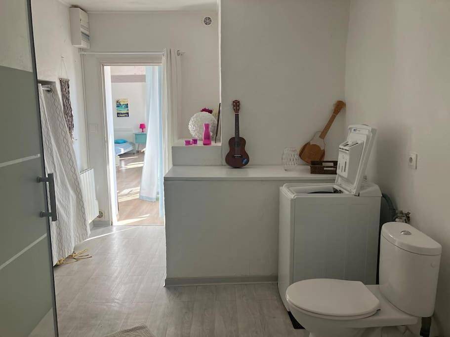 Appartement entier, One-Bedroom Apartment with Pool View in Saint-Savournin, Côte méditerranéenne (France)