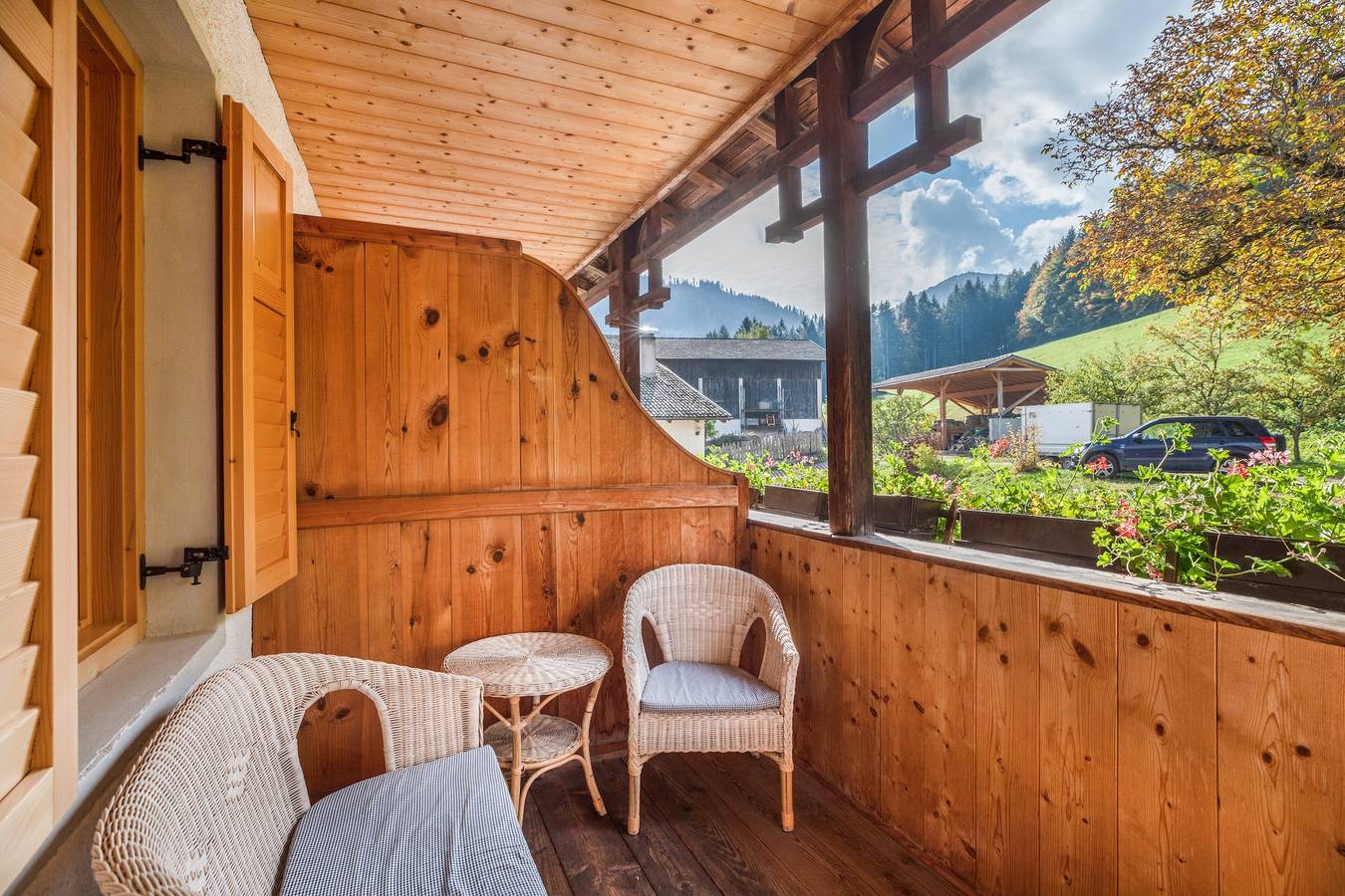 Entire apartment, 'Apartment Abendsonne' with Balcony & Wi-Fi in Trodena nel Parco Naturale, South Tyrol