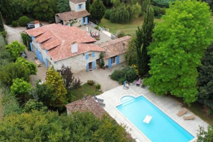 Gîte pour 14 personnes, avec jardin à Margueron