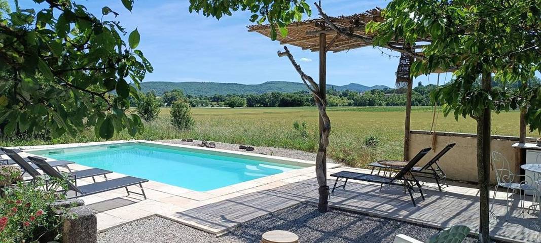 Appartement de vacances pour 2 personnes, avec jardin ainsi que piscine et vue, animaux acceptés