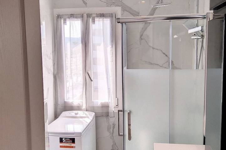 Appartement entier, Résidence de la mer séjour en famille ou entre ami in Juan-les-Pins, Antibes