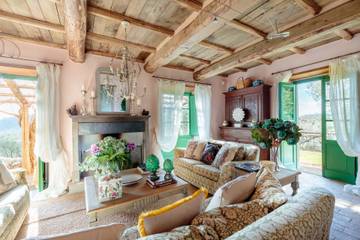 Villa for 10 Guests in Lucca, Lucca Province, Picture 2