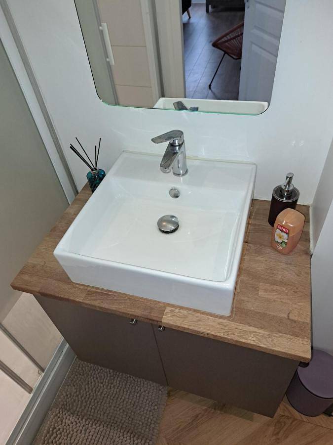 Appartement entier, Two-Bedroom Apartment in La Tour-du-Pin, Région de La Tour-du-Pin