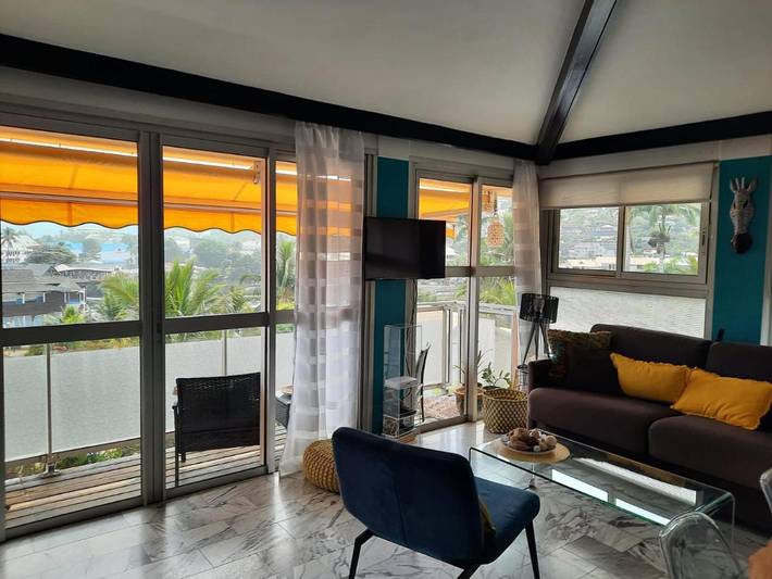 Gîte pour 2 personnes, avec piscine ainsi que balcon et vue dans Port de Saint-Gilles les Bains - 3