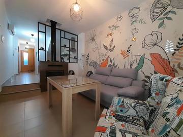 Gîte pour 6 personnes, avec terrasse ainsi que vue et piscine, animaux acceptés à Segura de León
