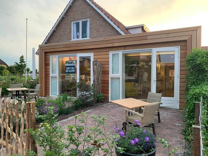 Chambre d’hôte pour 2 personnes, avec Terrasse ainsi que Jardin et Vue dans Frise
