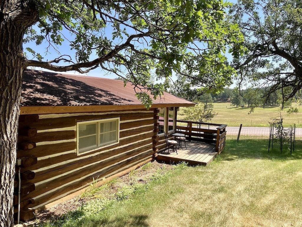 Log Cabin for 4 Guests in Mount Rushmore, South Dakota