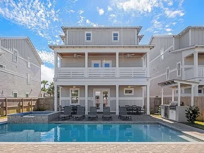 Vacation rental for 16 people in Miramar Beach