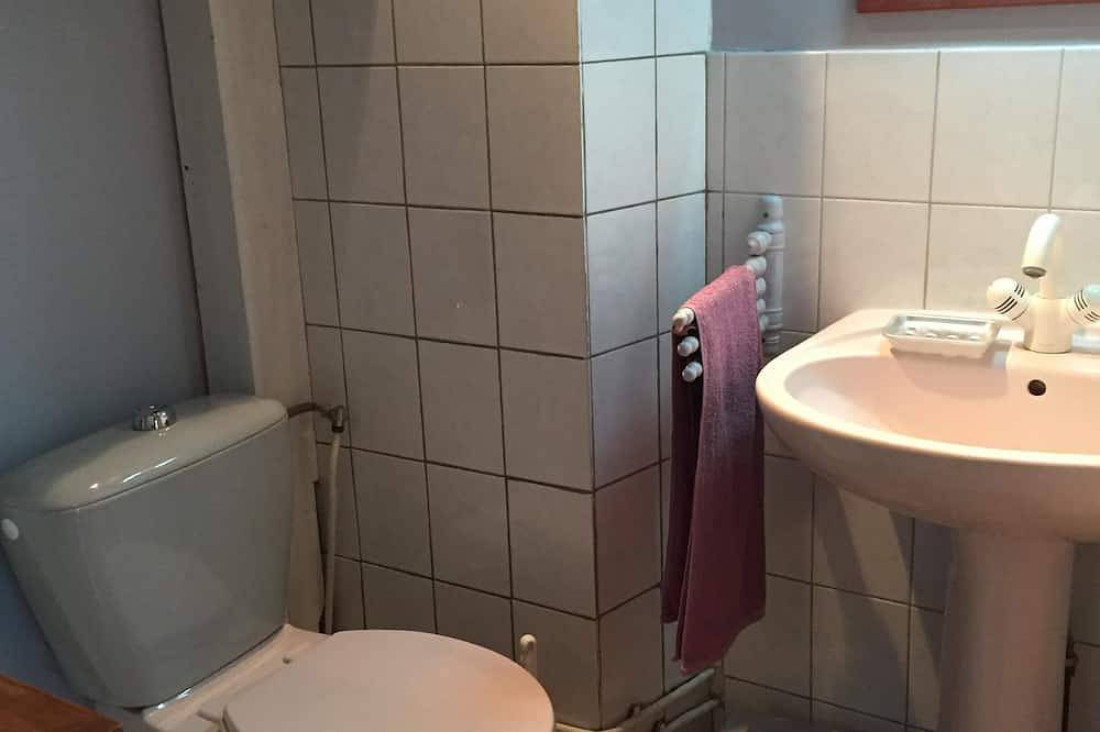 Maison ancienne dans un joli village proche de la forêt des Trois Pignons. in Noisy-sur-École, Seine-et-Marne