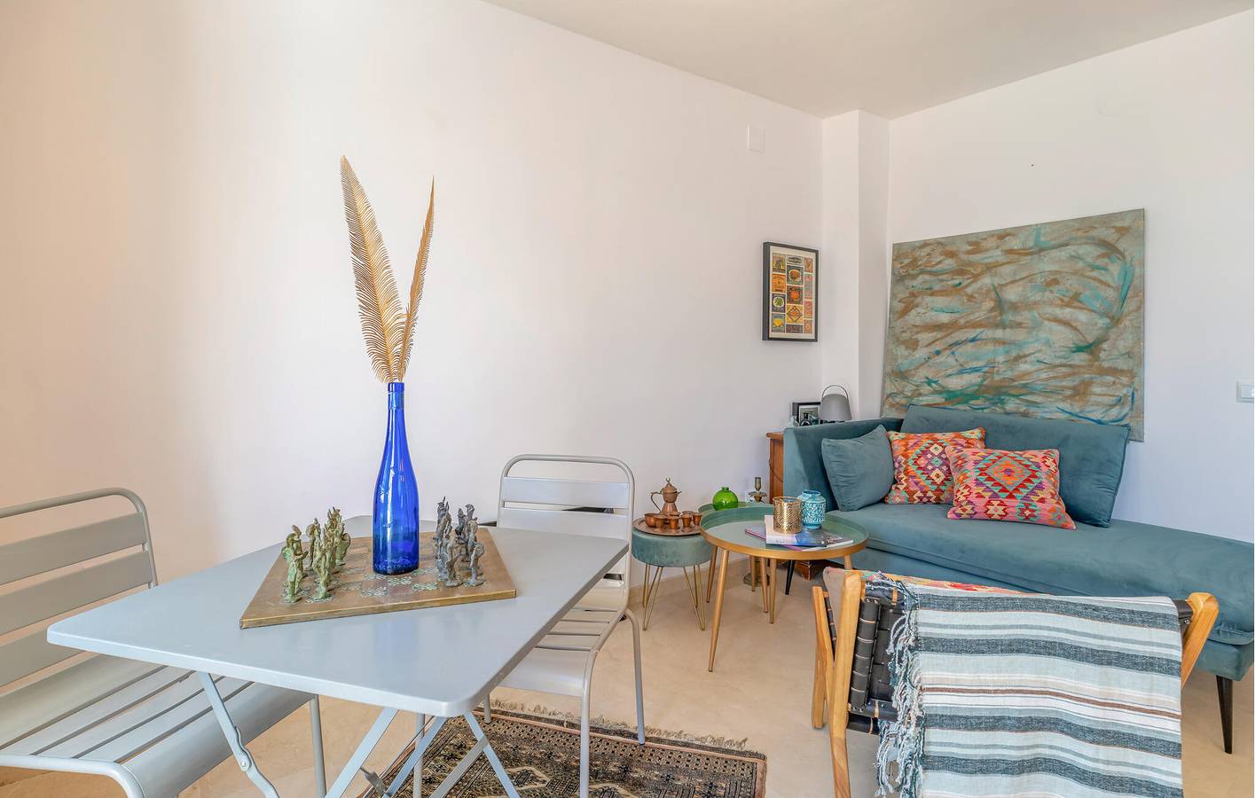 Entire holiday apartment, Luxury Apartment with Pool and Terrace, 2.5km to Playas del Duque in Nueva Andalucia Golf Valley, Marbella