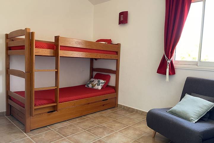 Location de vacances pour 6 personnes, avec piscine ainsi que jardin et terrasse dans Plage de Saint Cyprien (Lecci) - 3