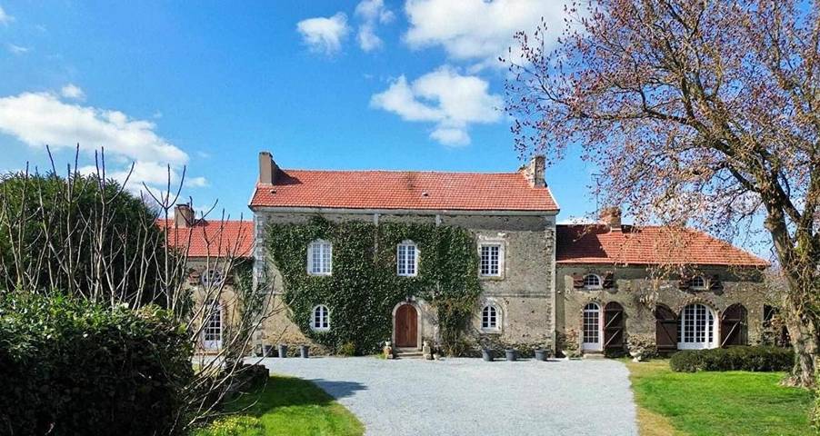Chambre d’hôte pour 3 personnes, avec Terrasse ainsi que Jardin et Vue à Saint-André-Treize-Voies