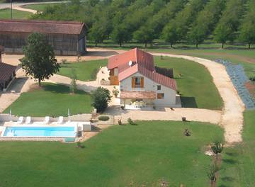 Gîte pour 4 personnes, avec jacuzzi et jardin ainsi que terrasse et piscine dans le Lot-et-Garonne
