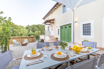 Villa With Pool for 6 People in Lucca, Colline Lucchesi, Photo 4