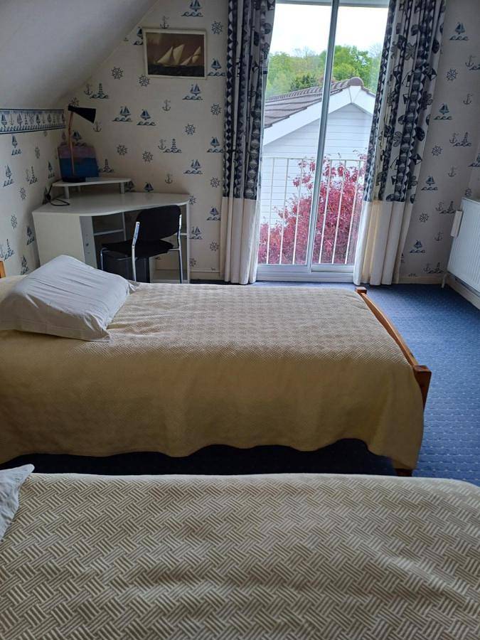 Twin Room in Plaisir (Yvelines), Yvelines