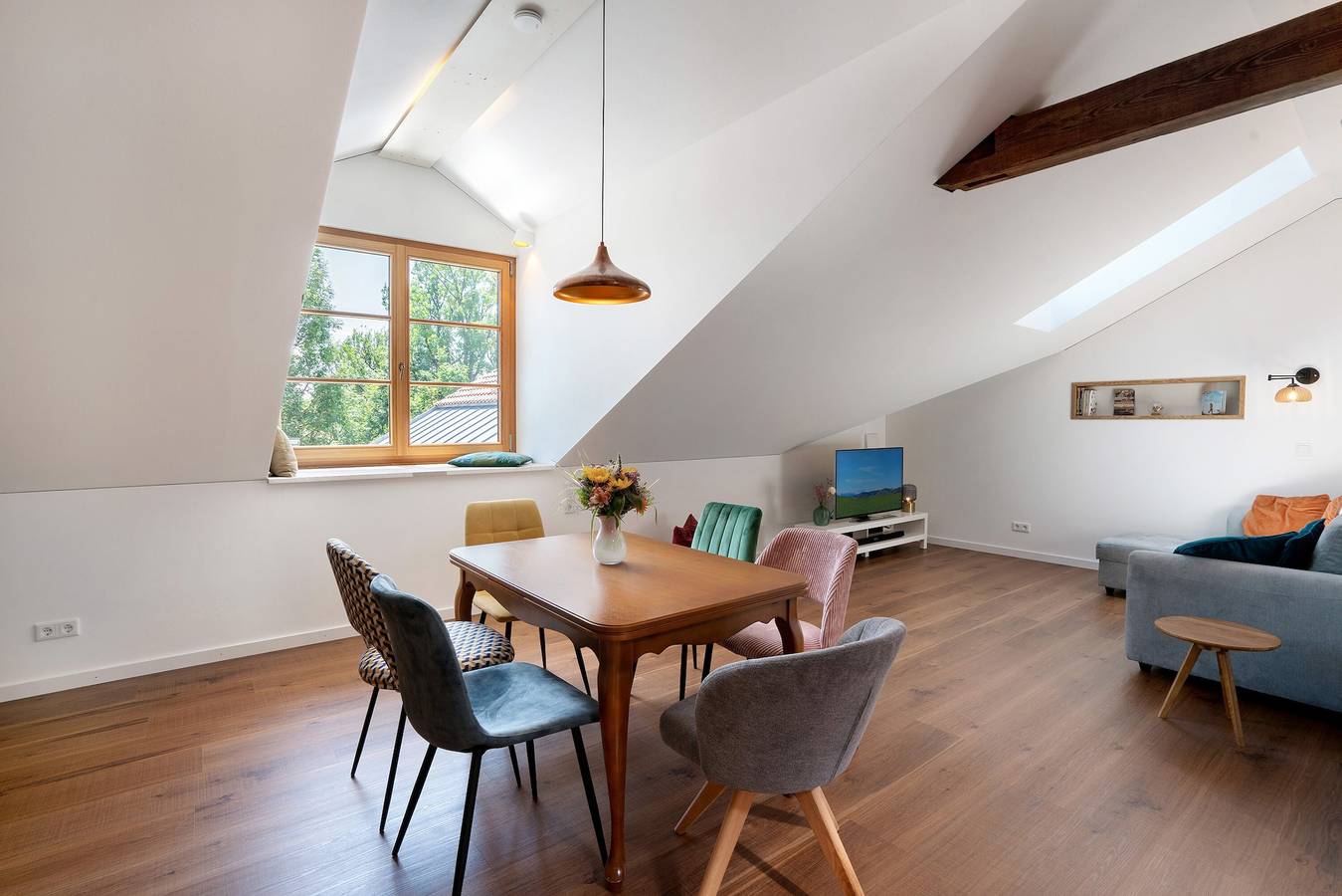 Ganze Wohnung, Ferienwohnung Marie" mit gemeinsamer Terrasse, Gemeinschaftsgarten und Wlan in Egling, Tölzer Land