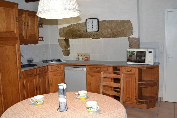Location de vacances pour 7 personnes, avec Piscine à Saint-Pierre-des-Échaubrognes