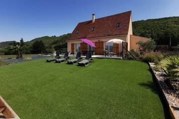 Location de vacances pour 5 personnes, avec terrasse et piscine ainsi que jacuzzi et jardin à Castels