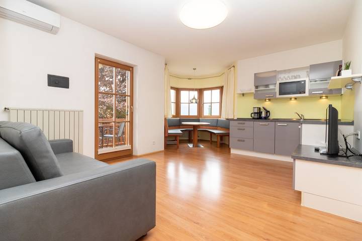 Ferienwohnung für 2 Personen, mit Balkon und Garten am Kalterer See
