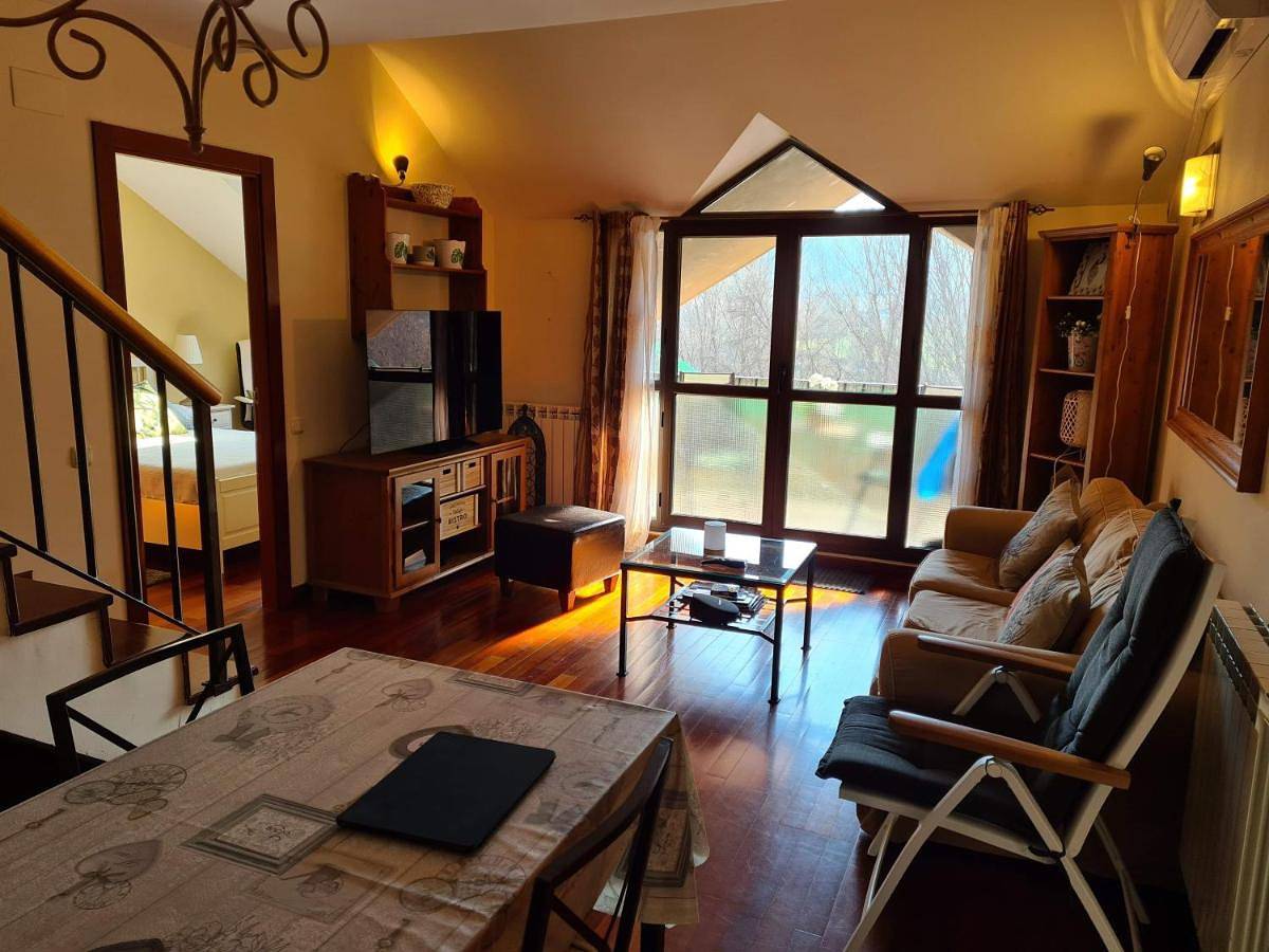 Apartamento entero, Three-Bedroom Apartment in Boltaña, Pirineo Aragonés