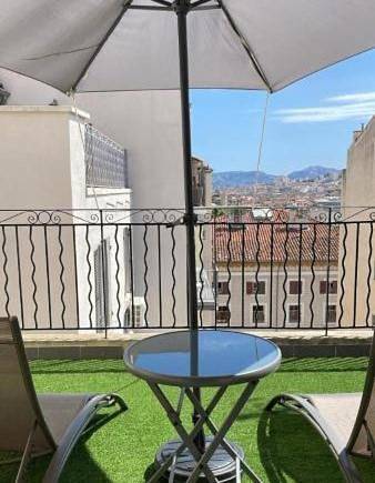 Hôtel pour 3 personnes, avec Terrasse et Vue dans Gare De Marseille Saint Charles