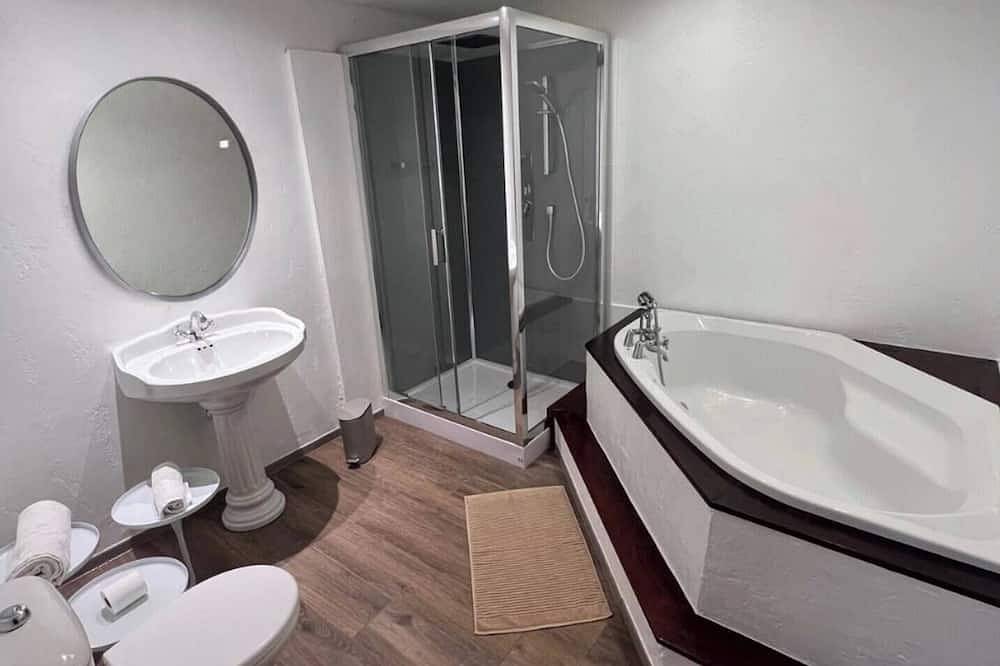Domaine des Capucins Chambre 1 in Bussière-Saint-Georges, Région de Guéret