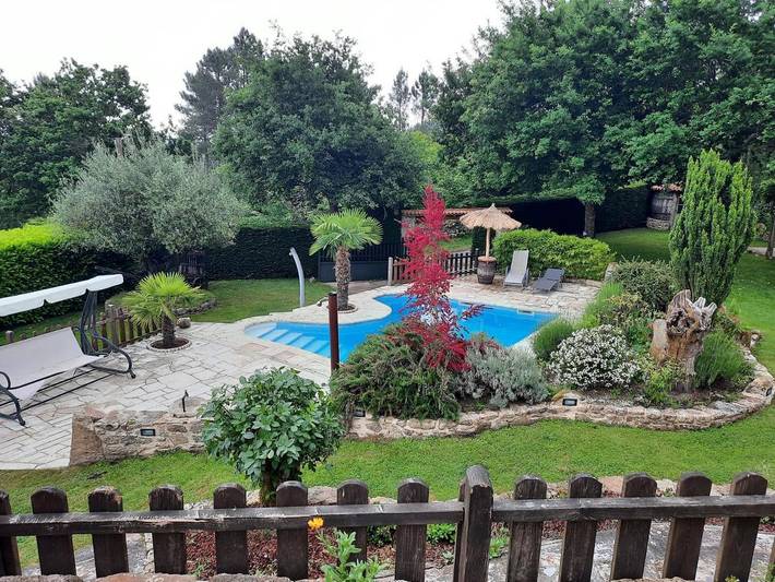 Apartamento para 5 personas, con Balcón y Terraza además de Jardín y Piscina en Sober